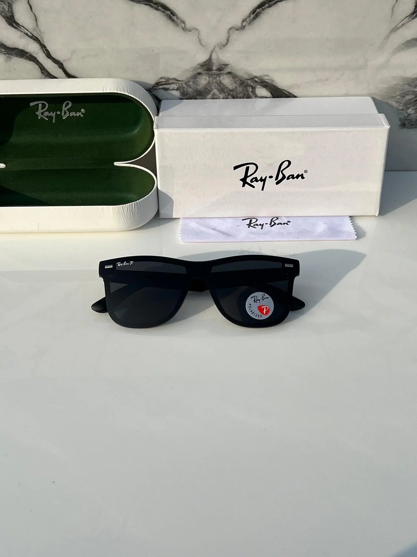RAYBAN Black & Black 650 Sunglass For Unisex.