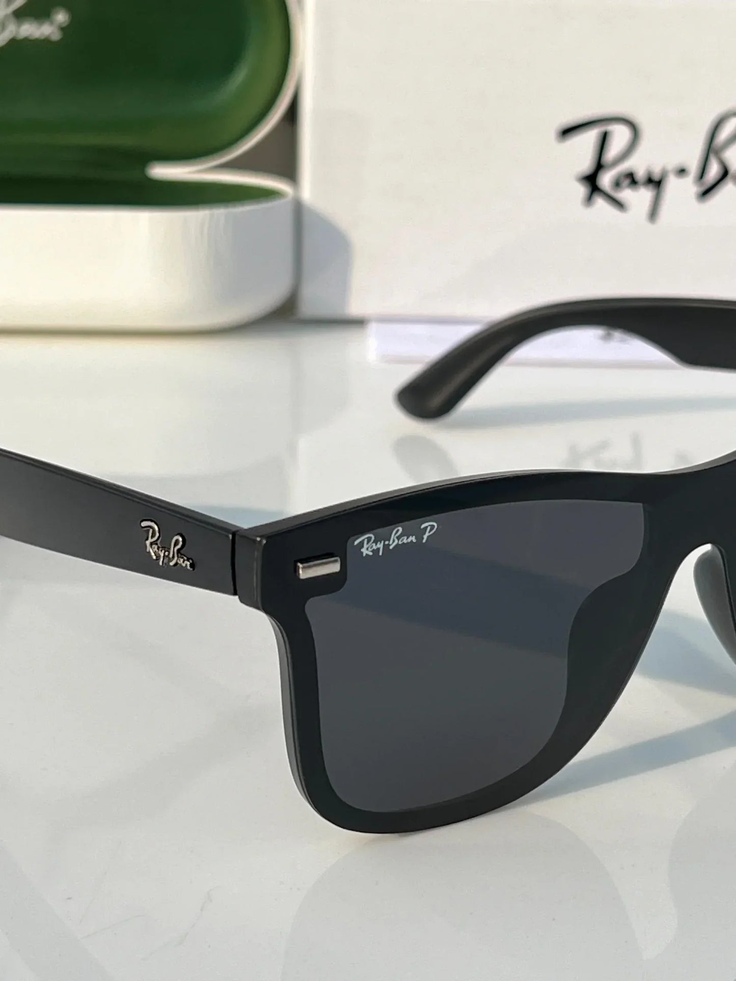 RAYBAN Black & Black 650 Sunglass For Unisex.